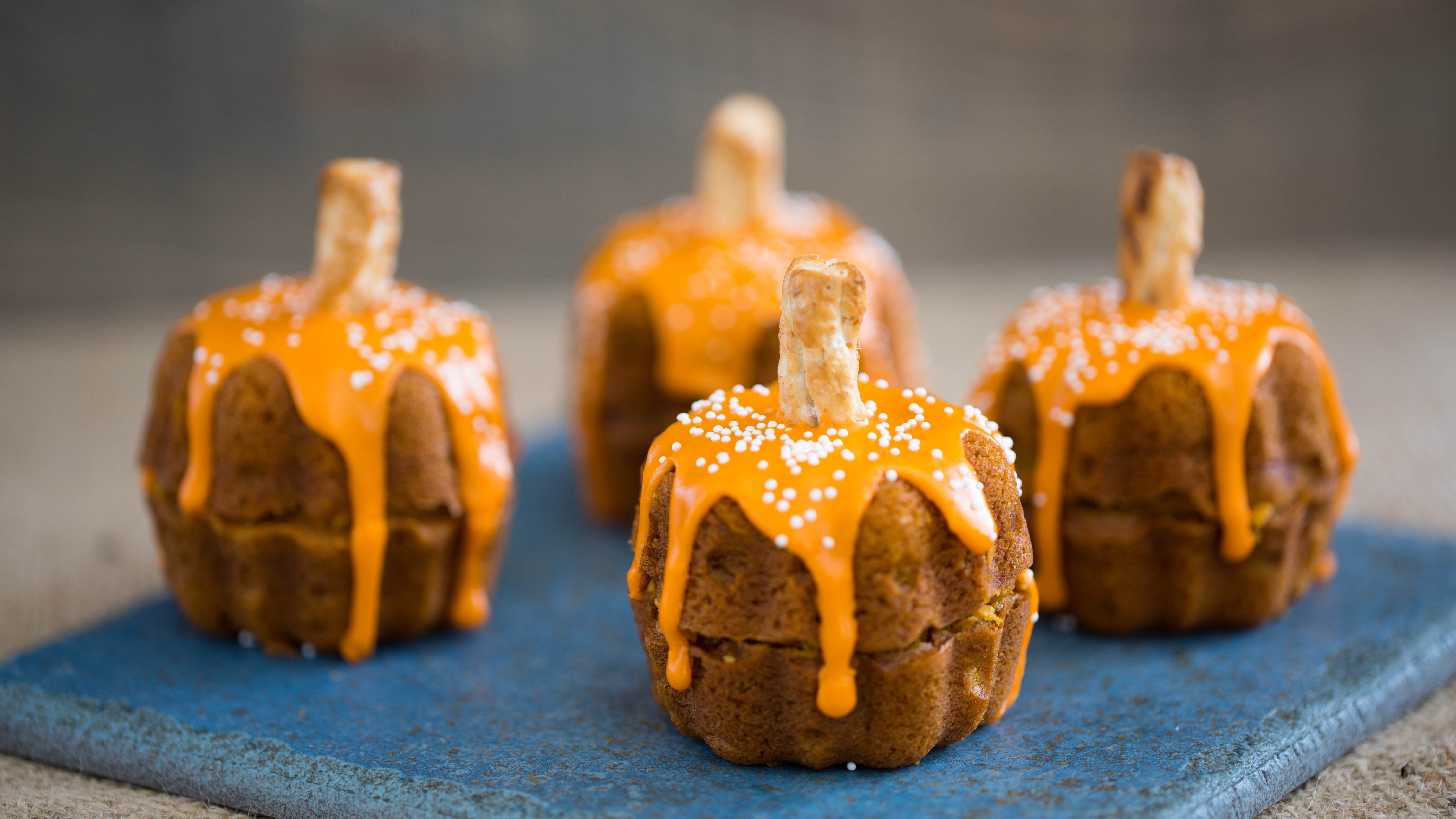 Pumpkin Cookie Butter Cakes